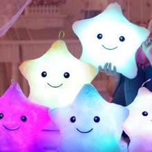 Laden Sie das Bild in den Galerie-Viewer, Glowing Star Pillow