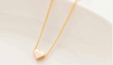 Laden Sie das Bild in den Galerie-Viewer, Tiny Heart Choker Necklace