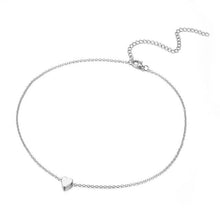 Laden Sie das Bild in den Galerie-Viewer, Tiny Heart Choker Necklace