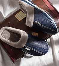 Laden Sie das Bild in den Galerie-Viewer, Men shoes winter warm slippers indoor slippers plus size 48 solid pu leather shoes waterproof male adult slippers DB016